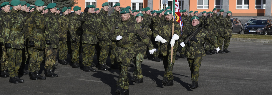 Přinesení bojového praporu AKIS