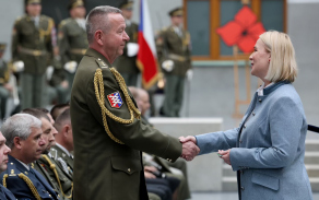 plk. Zdeněk Fofoňka a ministryně Jana Černochová